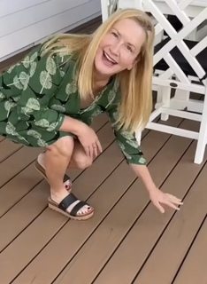 Angela Kinsey feet photo thumbnail