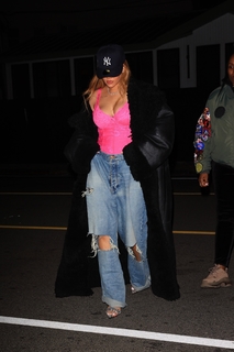 Rihanna feet photo thumbnail