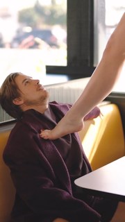 Kathryn Newton feet photo thumbnail