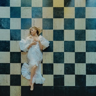 Aurora Aksnes feet photo thumbnail