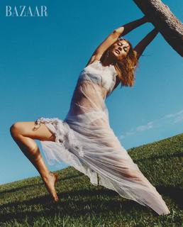 Gisele Bündchen feet photo thumbnail