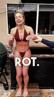 Lola Weippert feet photo thumbnail