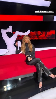 Nina Agdal feet photo thumbnail