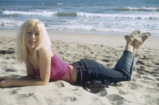 Christina Aguilera feet photo thumbnail