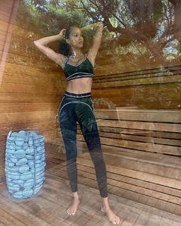 Lais Ribeiro feet photo thumbnail
