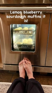 Carrie Underwood feet photo thumbnail