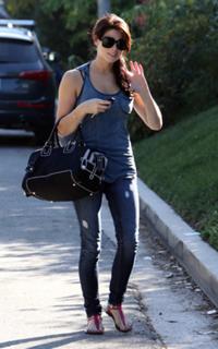 Ashley Greene feet photo thumbnail