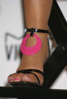 Christina Aguilera feet photo thumbnail