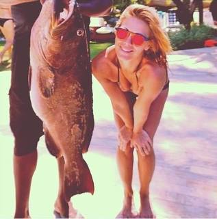 Carolina Dieckmann feet photo thumbnail