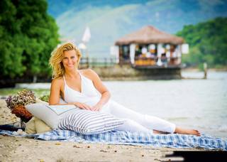 Carolina Dieckmann feet photo thumbnail