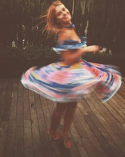 Carolina Dieckmann feet photo thumbnail