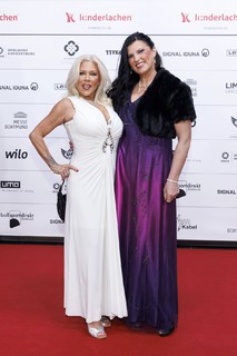 Samantha Fox feet photo 2