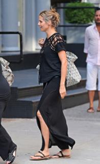 Heidi Klum feet photo thumbnail