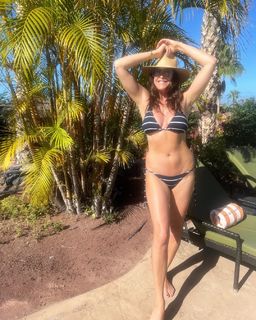 Lisa Snowdon feet photo thumbnail