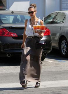Jessica Alba feet photo thumbnail