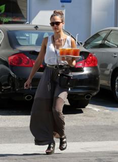 Jessica Alba feet photo thumbnail