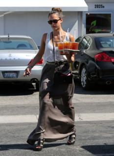 Jessica Alba feet photo thumbnail