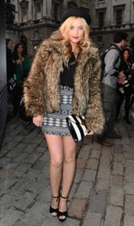 Laura Whitmore feet photo thumbnail