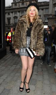 Laura Whitmore feet photo thumbnail