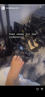 Laura Whitmore feet photo thumbnail