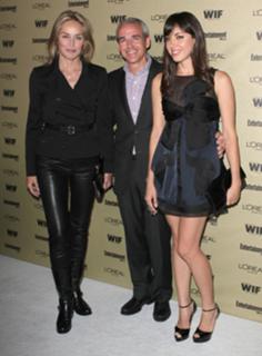 Aubrey Plaza feet photo thumbnail