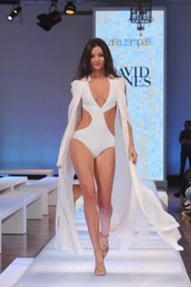 Miranda Kerr feet photo thumbnail