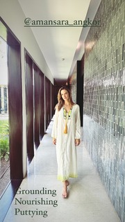 Alessandra Ambrosio feet photo thumbnail