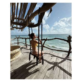 Blanca Suárez feet photo thumbnail