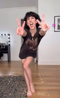 Shenae Grimes-Beech feet photo thumbnail
