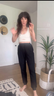 Shenae Grimes-Beech feet photo thumbnail