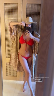 Lisa Snowdon feet photo thumbnail