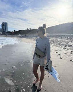 Karolina Kowalkiewicz feet photo thumbnail