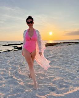 Katarzyna Cichopek feet photo thumbnail