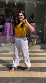 Zareen Khan feet photo thumbnail
