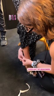 Brooke Burke feet photo thumbnail