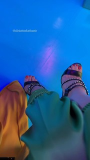 Brooke Burke feet photo thumbnail