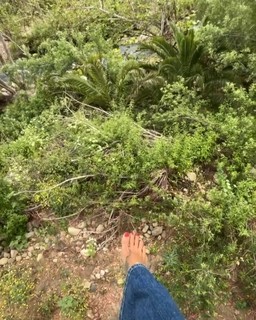 Brooke Burke feet photo thumbnail