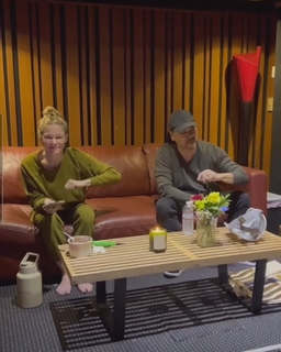 LeAnn Rimes feet photo thumbnail