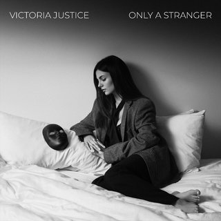 Victoria Justice feet photo thumbnail