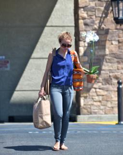 Kristen Bell feet photo thumbnail