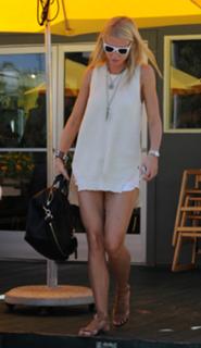 Gwyneth Paltrow feet photo thumbnail