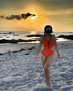 Katarzyna Cichopek feet photo thumbnail