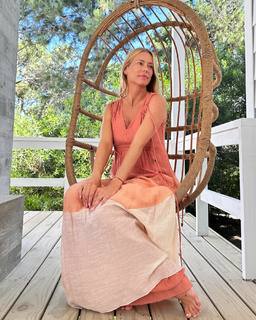 Nicole Neumann feet photo thumbnail