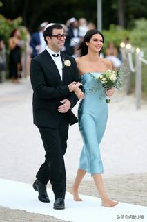 Kendall Jenner feet photo thumbnail