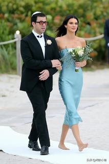 Kendall Jenner feet photo thumbnail