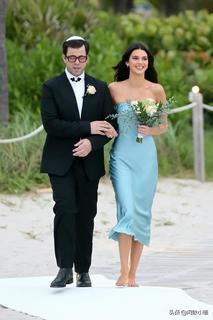 Kendall Jenner feet photo thumbnail