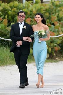 Kendall Jenner feet photo thumbnail
