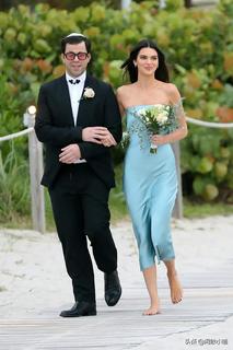 Kendall Jenner feet photo thumbnail