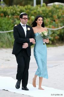 Kendall Jenner feet photo thumbnail