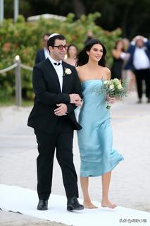 Kendall Jenner feet photo thumbnail